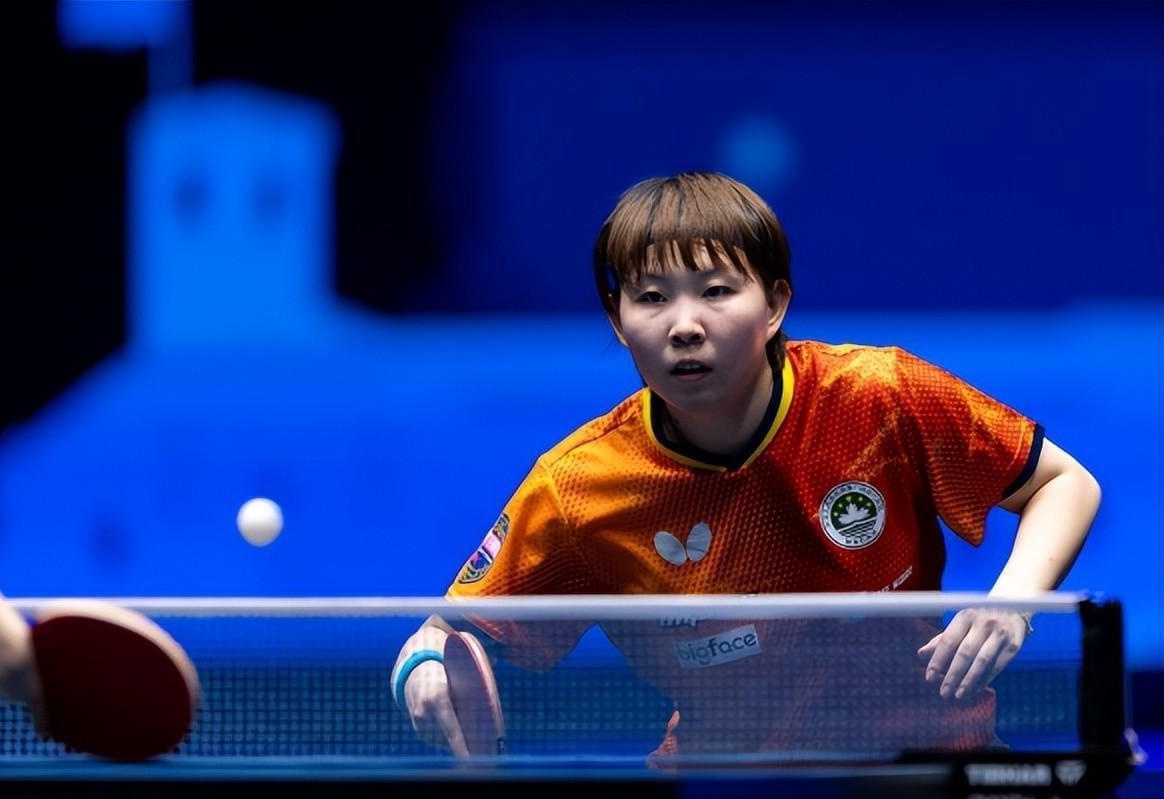 引入具有经 引入具有经