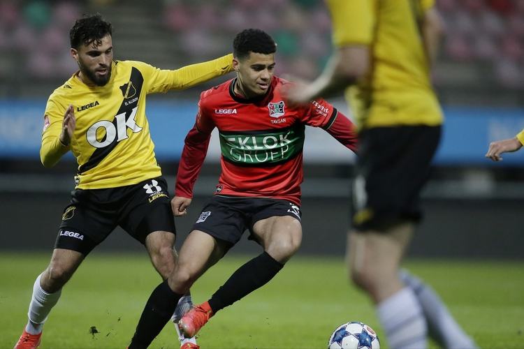 随着比赛的 随着比赛的