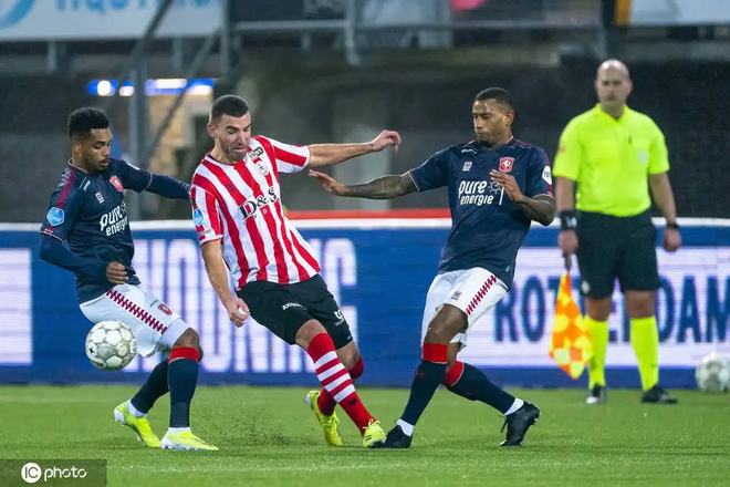 引了众多球 引了众多球